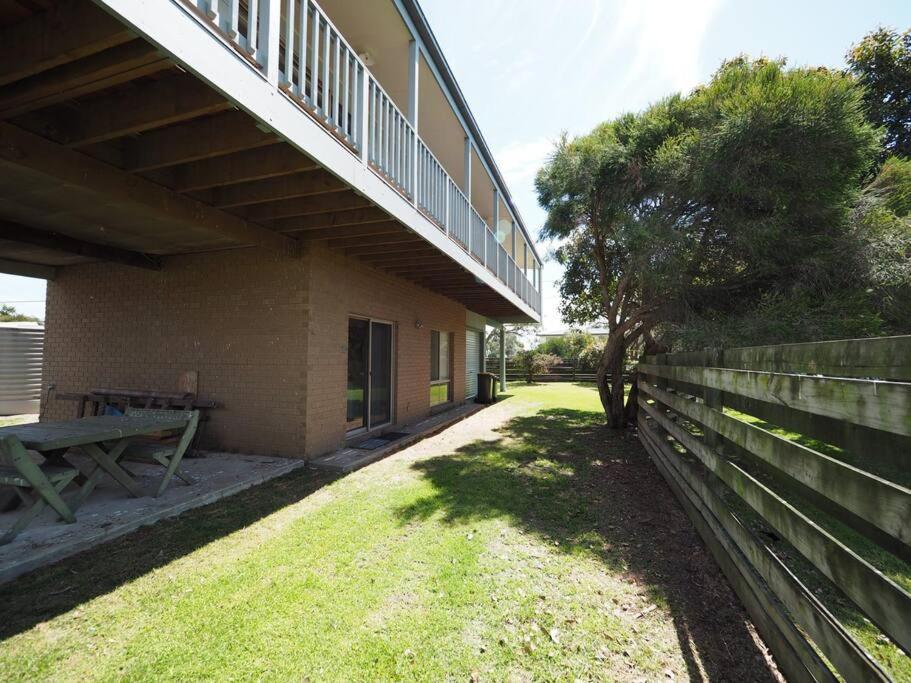 Sunset Deck Beach House Sandy Point Villa Exterior foto