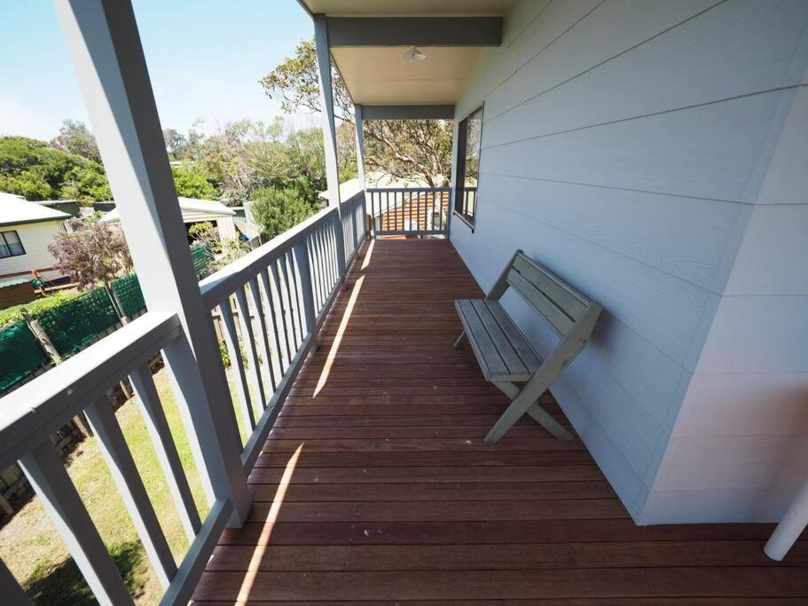 Sunset Deck Beach House Sandy Point Villa Exterior foto